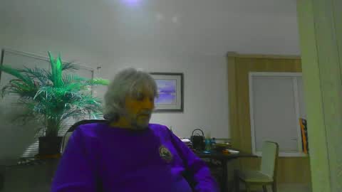 Snapshot of chuck354139 chatting on December 22, 2024, 8:16 am chuck354139 online show from December 22, 2024, 8:16 am