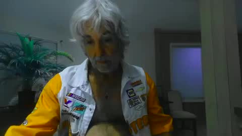 Snapshot of chuck354139 chatting on January 5, 2025, 12:42 am chuck354139 online show from January 5, 2025, 12:42 am