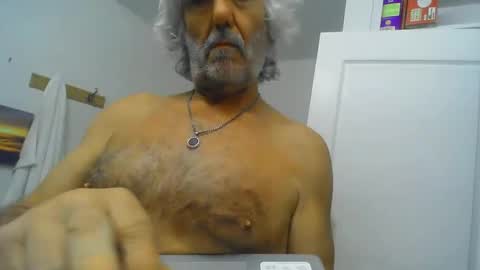 Snapshot of chuck354139 chatting on January 9, 2025, 3:04 am chuck354139 online show from January 9, 2025, 3:04 am