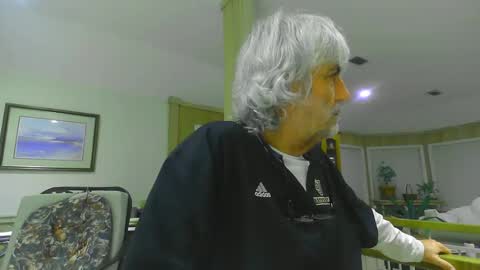 Snapshot of chuck354139 chatting on January 10, 2025, 3:39 am chuck354139 online show from January 10, 2025, 3:39 am