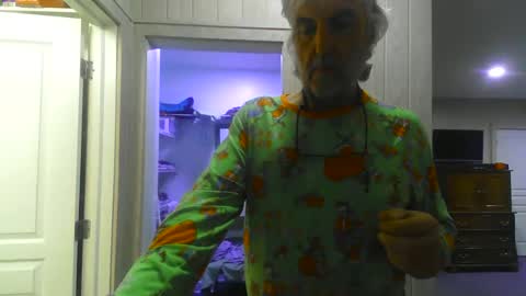 Snapshot of chuck354139 chatting on January 19, 2025, 5:05 am chuck354139 online show from January 19, 2025, 5:05 am