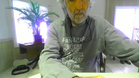 Snapshot of chuck354139 chatting on January 21, 2025, 6:12 pm chuck354139 online show from January 21, 2025, 6:12 pm