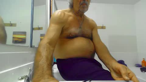 Snapshot of chuck354139 chatting on February 16, 2025, 5:26 am chuck354139 online show from February 16, 2025, 5:26 am