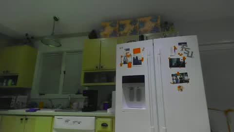Snapshot of chuck354139 chatting on February 24, 2025, 12:52 am chuck354139 online show from February 24, 2025, 12:52 am