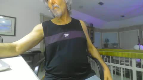 Snapshot of chuck354139 chatting on March 11, 2025, 8:09 am chuck354139 online show from March 11, 2025, 8:09 am