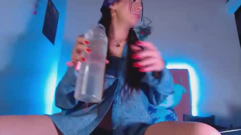 cicimom online show from November 17, 2025, 12:49 am