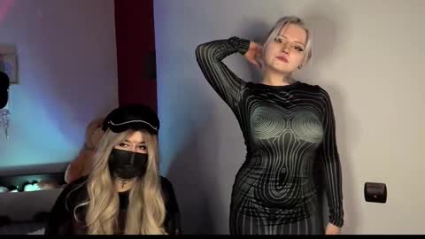 Snapshot of cigaretteduringsex chatting on September 15, 2025, 3:01 pm Helen and Teya online show from September 15, 2025, 3:01 pm
