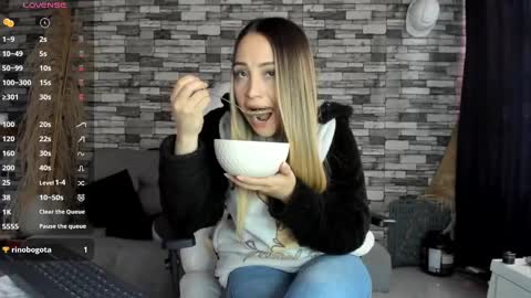 Ciindy Lovers online show from October 3, 2025, 3:09 pm