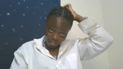 cilia petite online show from October 17, 2025, 2:52 pm