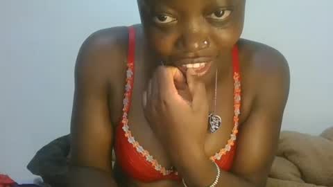 cilia petite online show from December 17, 2025, 2:34 pm