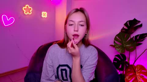 cindylovesmith online show from March 17, 2026, 3:22 am