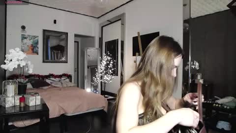 Cindy online show from December 14, 2025, 7:36 am