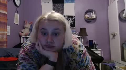 Snapshot of cinnaburwood chatting on December 19, 2024, 2:57 pm Cinna online show from December 19, 2024, 2:57 pm