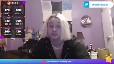 Snapshot of cinnaburwood chatting on February 15, 2025, 3:28 pm Cinna online show from February 15, 2025, 3:28 pm