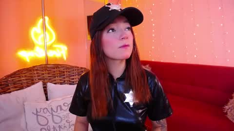 cinnamon_bite online show from January 11, 2026, 1:16 pm