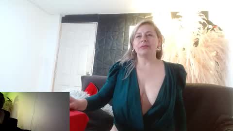 cinthia1609 online show from December 2, 2025, 8:48 pm