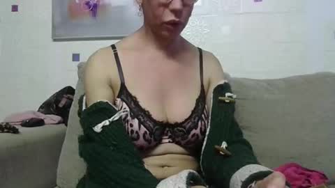 cinthia2525 online show from March 8, 2025, 12:09 pm