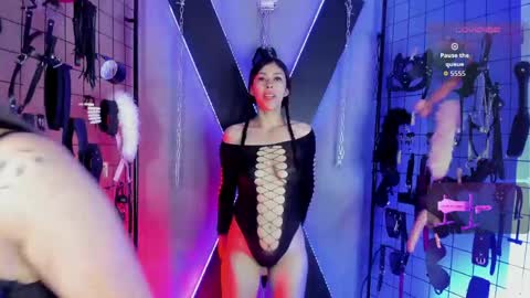 cinthia_iris_bdsm online show from April 18, 2026, 2:59 am