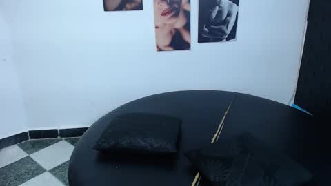 Cinthya online show from November 28, 2025, 6:54 pm