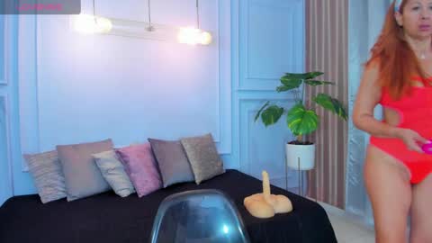  CINTIA  online show from April 7, 2026, 11:43 am