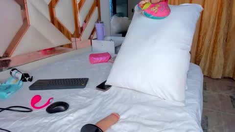 Snapshot of cintiavega chatting on October 3, 2025, 12:24 pm Cintia online show from October 3, 2025, 12:24 pm