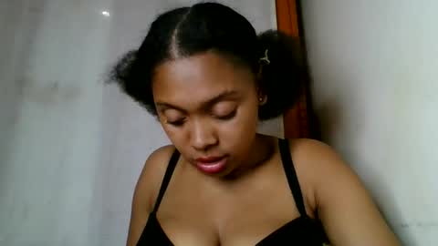 ckamilla45 online show from September 10, 2025, 7:19 am