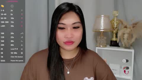 CLAIRE online show from April 24, 2026, 5:43 am