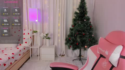 Snapshot of clairefaers chatting on December 19, 2024, 2:13 pm Claire Faers online show from December 19, 2024, 2:13 pm