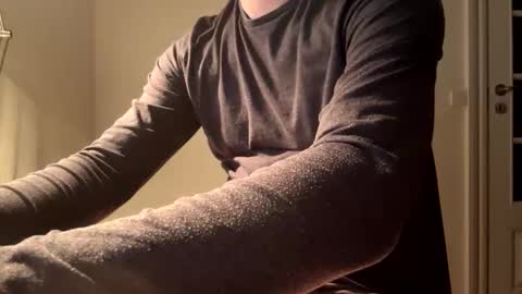 clamshive7 online show from November 10, 2025, 5:12 pm