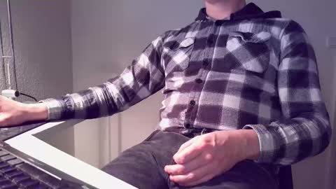 clamshive7 online show from February 4, 2026, 12:33 pm