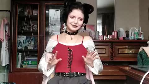 Snapshot of clarettarowand chatting on October 10, 2025, 6:01 am Eva online show from October 10, 2025, 6:01 am