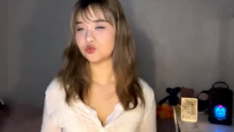 Snapshot of clary_cloud chatting on October 28, 2025, 6:21 pm Lara online show from October 28, 2025, 6:21 pm