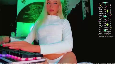 Snapshot of claudia_cooper chatting on December 2, 2025, 3:12 am online show from December 2, 2025, 3:12 am