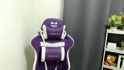 Claudia online show from October 18, 2025, 1:30 am