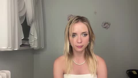 Snapshot of claudiagold chatting on September 8, 2025, 8:30 pm ClaudiaGold online show from September 8, 2025, 8:30 pm