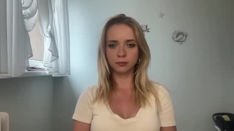Snapshot of claudiagold chatting on September 10, 2025, 3:12 pm ClaudiaGold online show from September 10, 2025, 3:12 pm