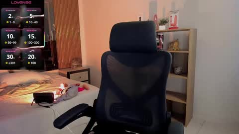 Cleo Adams online show from October 9, 2025, 5:05 am