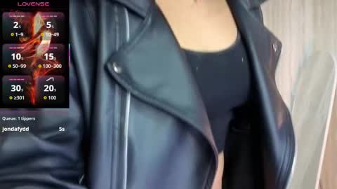 Clementine online show from October 17, 2025, 1:14 pm