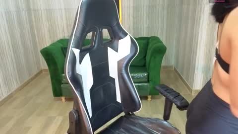 Clementine online show from October 19, 2025, 12:17 pm