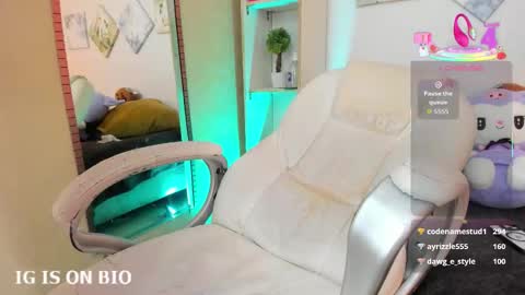 cleo online show from November 23, 2025, 3:34 pm