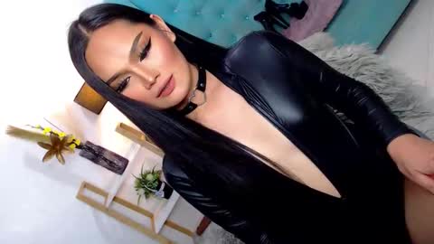 Cleo online show from December 2, 2025, 1:33 am