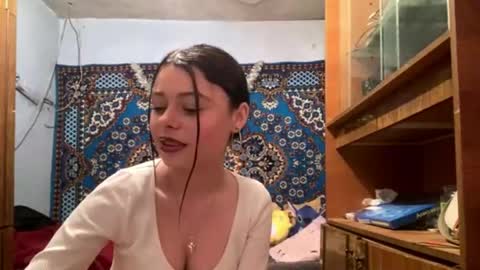 Mia online show from April 24, 2026, 11:12 am