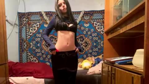 Mia online show from April 25, 2026, 1:41 pm