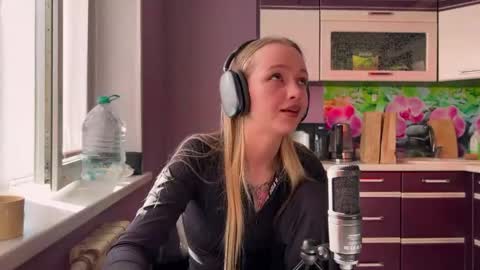 cleotildeamsinger online show from May 3, 2026, 11:27 am