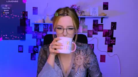 Snapshot of clery_shine chatting on February 25, 2026, 9:57 pm clery_shine online show from February 25, 2026, 9:57 pm