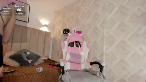 clhoe_johnson_ online show from March 23, 2026, 1:26 pm