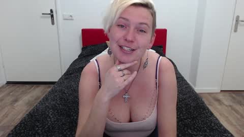 Snapshot of clittytastic chatting on January 20, 2025, 8:09 am Syl online show from January 20, 2025, 8:09 am