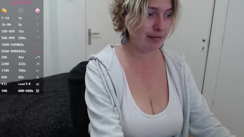 Syl  online show from October 22, 2025, 1:11 pm