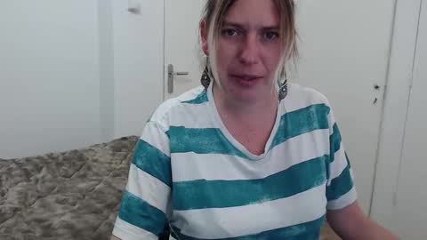 Syl  online show from December 22, 2025, 10:18 pm