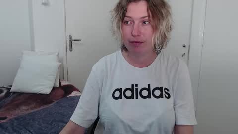 Snapshot of clittytastic chatting on February 5, 2026, 7:51 pm Syl online show from February 5, 2026, 7:51 pm